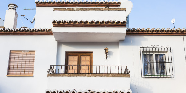 Pintar Fachadas de Casas Unifamiliares / Chalets en Santa Coloma de Gramenet · Pinturas Especiales Anticorrosivas y de Alta Resistencia