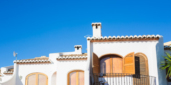 Pintar Fachadas de Casas Unifamiliares / Chalets en Santa Coloma de Gramenet · Pinturas para Pintado de Fachadas Metálicas o de Hormigón