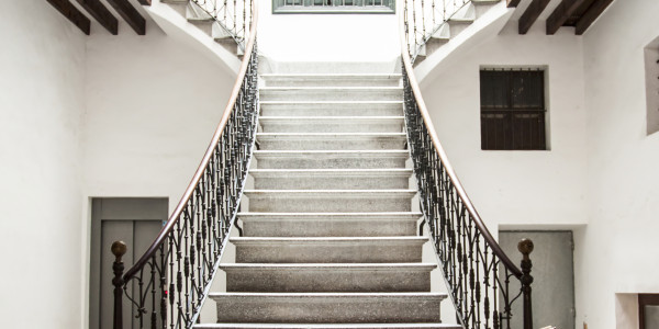 Rehabilitación y Restauración de Fachadas en Santa Coloma de Gramenet · Pintado de Escaleras, Patios Interiores, Patios de Luces, Ascensores